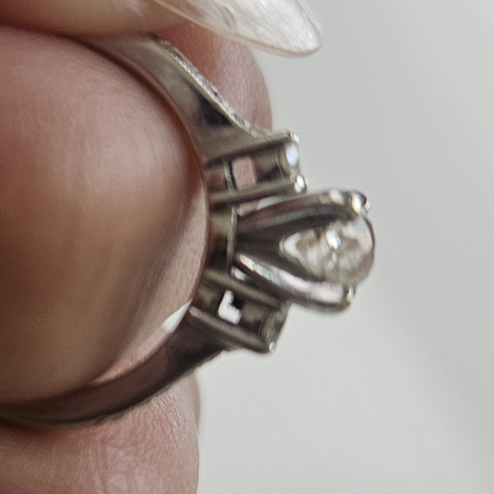 Dimond engagement ring - Picture 4 of 7